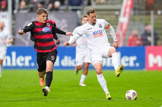 06.12.2025, xydrx, Fußball, 3.Liga, FC Viktoria Köln - SSV Ulm 1846, Saison 2025 2026, Sportpark Höhenberg: David Otto (FC Viktoria Köln 10) im Zweikampf gegen Dennis Dressel (SSV Ulm 1846 14) DFB regulations prohibit any use of photographs as image sequences and or quasi-video. Photo: xYannisxDreimannxPressefotoKochx Nordrhein-Westfahlen Deutschland