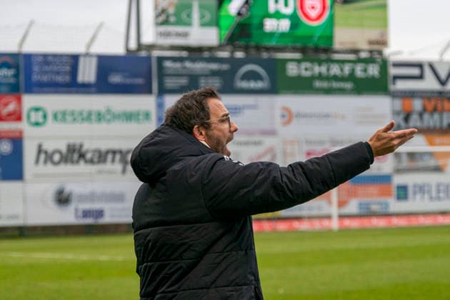 Boris Schommers (Sportfreunde Siegen, Trainer) SV Rödinghausen - Sportfreunde Siegen 28.11.2025 Fussball, Regionalliga West, 18. Spieltag, GER, Wiehenstadion, Rödinghausen Copyright: MarcoxBader