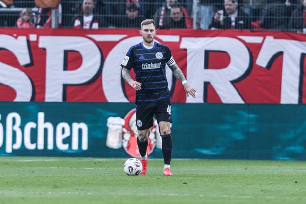 Fussball, 3.Liga Saison 2025 2026 17.Spieltag FC Energie Cottbus - MSV Duisburg 06.12.2025, LEAG Energie Stadion Alexander Hahn (MSV Duisburg, 42) Cottbus LEAG Energie Stadion Brandenburg Deutschland