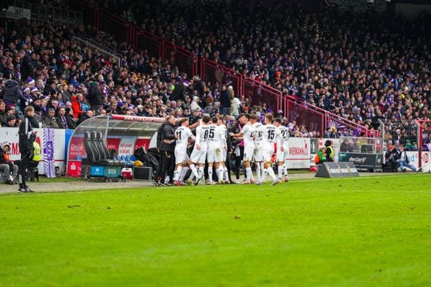 Deutschland: Fussball 3. Bundesliga Saison 2025 26, 17. Spieltag - VfL Osnabrück vs SV Wehen Wiesbaden, 06.12.2025, Stadion Bremer Brücke, Osnabrück: Tor 0:1 für Wiesbaden Fatih Kaya (SV Wehen Wiesbaden, 29) Copyright: xLeonxFrickx