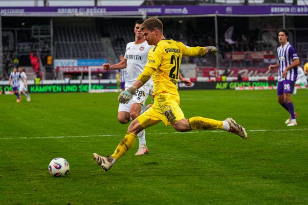 Deutschland: Fussball 3. Bundesliga Saison 2025 26, 17. Spieltag - VfL Osnabrück vs SV Wehen Wiesbaden, 06.12.2025, Stadion Bremer Brücke, Osnabrück: Lukas Jonsson (VfL Osnabrück, 21) Copyright: xLeonxFrickx