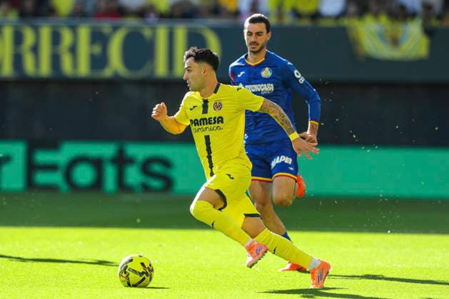 December 6, 2025, Villarreal, Castellon, SPAIN: Alberto Moleiro of Villarreal CF in action during the Spanish league, LaLiga EA Sports, football match played between Villarreal CF and Getafe CF at La Ceramica stadium on December 6, 2025, in Villarreal, Spain. Villarreal SPAIN - ZUMAa181 20251206_zaa_a181_079 Copyright: xIvanxTerronx