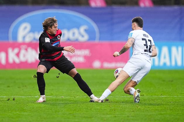 06.12.2025, xydrx, Fußball, 3.Liga, FC Viktoria Köln - SSV Ulm 1846, Saison 2025 2026, Sportpark Höhenberg: Tobias Eisenhuth (FC Viktoria Köln 6) im Zweikampf gegen Niklas Koelle (SSV Ulm 1846 32) DFB regulations prohibit any use of photographs as image sequences and or quasi-video. Photo: xYannisxDreimannxPressefotoKochx Nordrhein-Westfahlen Deutschland