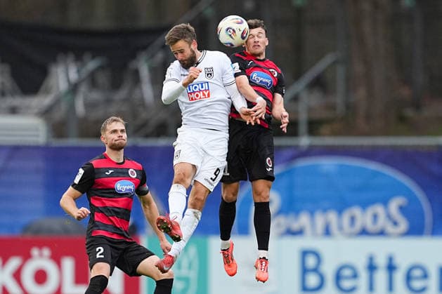 06.12.2025, xydrx, Fußball, 3.Liga, FC Viktoria Köln - SSV Ulm 1846, Saison 2025 2026, Sportpark Höhenberg: Lucas Roeser (SSV Ulm 1846 9) im Zweikampf gegen Lucas Wolf (FC Viktoria Köln 21) DFB regulations prohibit any use of photographs as image sequences and or quasi-video. Photo: xYannisxDreimannxPressefotoKochx Nordrhein-Westfahlen Deutschland