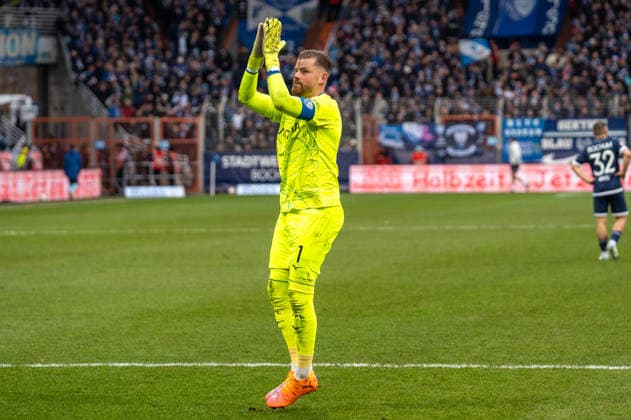 Deutschland, Fussball, 2. Bundesliga, 15.Spieltag 2025 2026: VfL Bochum - Arminia Bielefeld am 06.12. in Bochum (Vonovia-Ruhrstadion): Timo Horn (VfL Bochum 1)