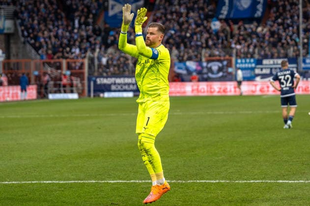 Deutschland, Fussball, 2. Bundesliga, 15.Spieltag 2025 2026: VfL Bochum - Arminia Bielefeld am 06.12. in Bochum (Vonovia-Ruhrstadion): Timo Horn (VfL Bochum 1)