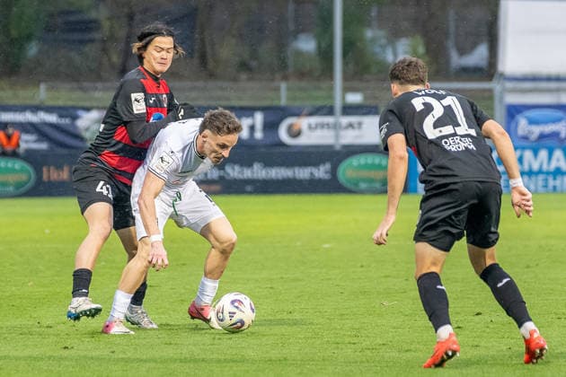 06.12.25, Fussball: 3. Liga, Saison 2025 2026, 17. Spieltag, Viktoria Koeln - SSV Ulm 1846 im Sportpark Hoehenberg. Zweikampf zwischen Soichiro Kozuki (Viktoria Koeln, 41) und Mirnes Pepic (SSV Ulm 1846, 20). Wichtiger Hinweis: Gemaess den Vorgaben der DFL Deutsche Fussball Liga bzw. des DFB Deutscher Fussball-Bund ist es untersagt, in dem Stadion und oder vom Spiel angefertigte Fotoaufnahmen in Form von Sequenzbildern und oder videoaehnlichen Fotostrecken zu verwerten bzw. verwerten zu lassen. Foto: Kirchner-Media Thomas Haesler Copyright: xKirchner-Media ThomasxHaeslerx