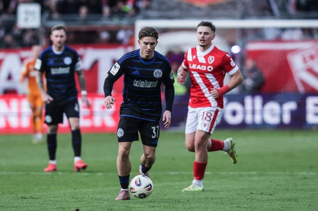 Fussball, 3.Liga Saison 2025 2026 17.Spieltag FC Energie Cottbus - MSV Duisburg 06.12.2025, LEAG Energie Stadion Patrick Sussek (MSV Duisburg, 37) Cottbus LEAG Energie Stadion Brandenburg Deutschland