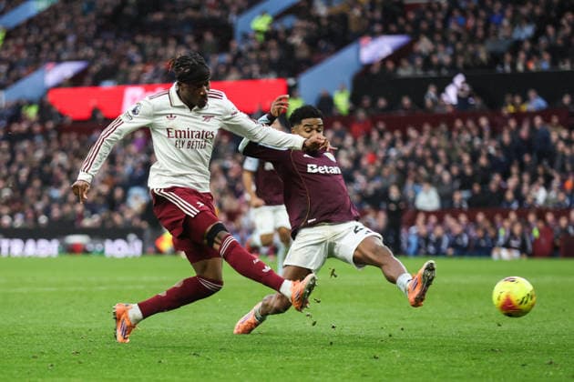 Birmingham, England, 6th December 2025. Noni Madueke of Arsenal has a shot at goal during the Aston Villa vs Arsenal Premier League match at Villa Park, Birmingham. Picture credit should read: Gareth Evans Sportimage EDITORIAL USE ONLY. No use with unauthorised audio, video, data, fixture lists, club league logos or live services. Online in-match use limited to 120 images, no video emulation. No use in betting, games or single club league player publications. SPI_070_GE_ASTONVILLA_ARSENAL SPI-4350-0071