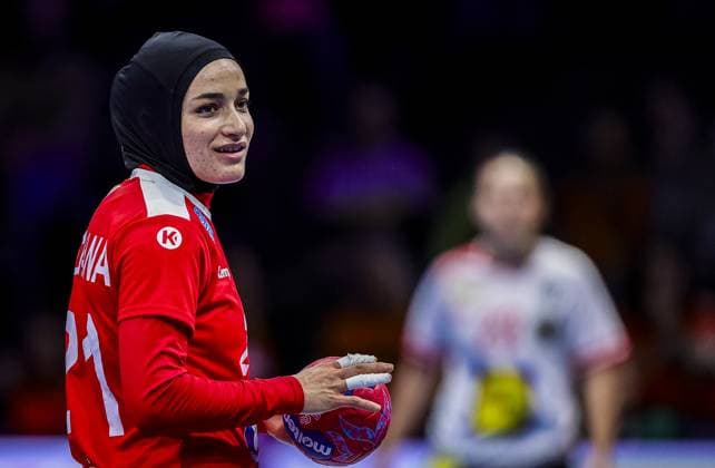 ROTTERDAM , 06-12-2025 , Rotterdam Ahoy , Womens World Championship, WM, Weltmeisterschaft Handball 2025 , match between Austria and Tunisia , picture shows Tunisia player Sondes Hachana Ep Kerkeni Austria - Tunisia (women)  x32374336x Copyright: