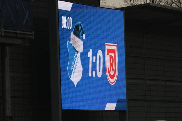 Deutschland: 3. Liga 2025 26, 17. Spieltag - TSG Hoffenheim II vs SSV Jahn Regensburg, Dietmar-Hopp-Stadion (Sinsheim): Spielstand Sinsheim Dietmar-Hopp-Stadion Baden-Württemberg Deutschland Copyright: xBenedictxChristx