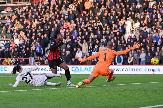 Bournemouth v Chelsea Premier League 06 12 2025. No Goal - Antoine Semenyo (24) of AFC Bournemouth scores the opening goal beating Robert Sanchez (1) of Chelsea only for it to be ruled offside by VAR during the Premier League match between Bournemouth and Chelsea at the Vitality Stadium, Bournemouth, England on 6 December 2025. Bournemouth Vitality Stadium Dorset England Editorial use only DataCo restrictions apply See www.football-dataco.com , Copyright: xGrahamxHuntx PSI-23351-0024