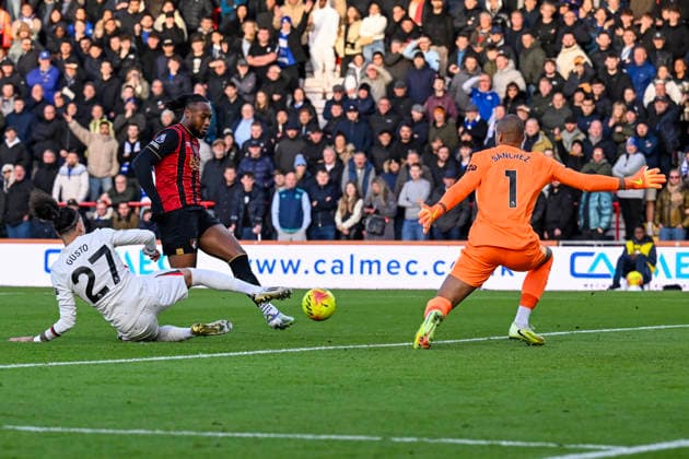 Bournemouth v Chelsea Premier League Antoine Semenyo of Bournemouth scores but the goal is ruled offside during the Premier League match at the Vitality Stadium, Bournemouth 06 12 2025 UK Newspapers OUT Copyright: xJeremyxLandeyx FIL-22603-0016