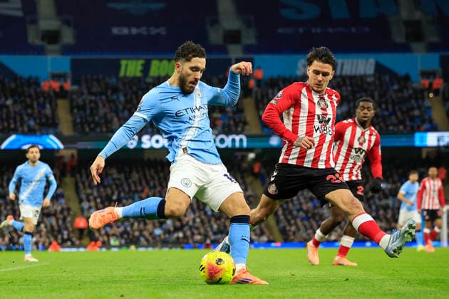 Manchester City v Sunderland Premier League 06 12 2025. Rayan Cherki (10) of Manchester City crosses the ball during the warm-up ahead of the Premier League match between Manchester City and Sunderland at the Etihad Stadium, Manchester, England on 6 December 2025. Manchester Etihad Stadium Manchester England Editorial use only DataCo restrictions apply See www.football-dataco.com , Copyright: xConorxMolloyx PSI-23347-0016