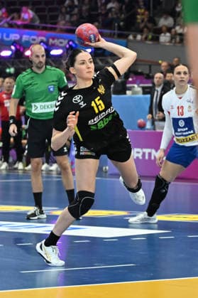 GER, Dortmund, 27th Wommen s World Championship, WM, Weltmeisterschaft 2025, Hauptrunde Main Round, Gruppe Group II, 3. Runde Round: Montenegro (MNE) vs. Serbien Serbia (SRB) 06.12.2025, Westfalenhalle, Dortmund, GER, Dortmund, 27th Wommen s World Championship 2025, Hauptrunde Main Round, Gruppe Group II, 3. Runde Round: Montenegro (MNE) vs. Serbien Serbia (SRB), im Bild: 7 Meter durch Jelena VUKÄaEVIÄÜ (MNE 15),