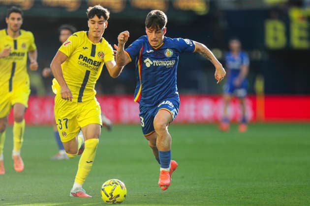December 6, 2025, Villarreal, Castellon, SPAIN: Adrian Liso of Getafe CF in action during the Spanish league, LaLiga EA Sports, football match played between Villarreal CF and Getafe CF at La Ceramica stadium on December 6, 2025, in Villarreal, Spain. Villarreal SPAIN - ZUMAa181 20251206_zaa_a181_131 Copyright: xIvanxTerronx