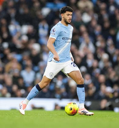 6th December 2025; Etihad Stadium, Manchester, Lancashire, England; Premier League Football, Manchester City versus Sunderland; Matheus Nunes of Manchester City on the ball  RogerxEvans