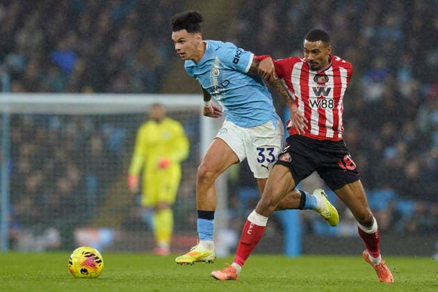 Manchester, England, 6th December 2025. Nico O™Reilly of Manchester City and Wilson Isidor of Sunderland challenge for the ball during the Manchester City vs Sunderland Premier League match at the Etihad Stadium, Manchester. Picture credit should read: Andrew Yates Sportimage EDITORIAL USE ONLY. No use with unauthorised audio, video, data, fixture lists, club league logos or live services. Online in-match use limited to 120 images, no video emulation. No use in betting, games or single club league player publications. SPI_022_AY_Man_City_Sunderland SPI-4351-0022