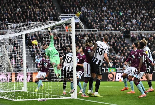 Bruno Guimaraes of Newcastle United scores their first goal from a corner kick Newcastle United v Burnley, Premier League, Football, St James Park, Newcastle, UK - 06 Dec 2025Newcastle St James Park United Kingdom EDITORIAL USE ONLY No use with unauthorised audio, video, data, fixture lists, club league logos or live services. Online in-match use limited to 120 images, no video emulation. No use in betting, games or single club league player publications. Copyright: xRichardxLee Shutterstockx 16009236aj
