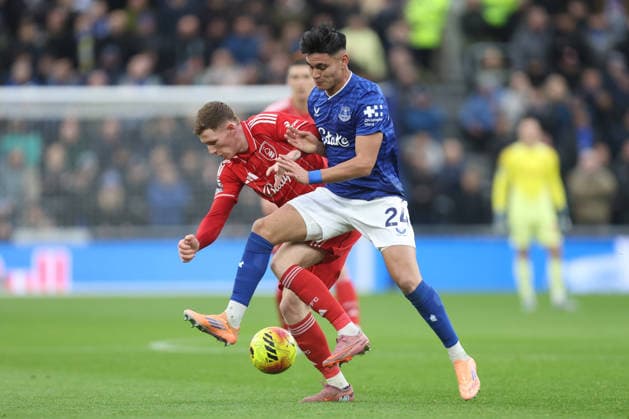 Elliot Anderson of Nottingham Forest and Carlos Alcaraz of Everton Everton v Nottingham Forest, Premier League, Football, Hill Dickinson Stadium, Liverpool, UK - 06 Dec 2025Liverpool Hill Dickinson Stadium United Kingdom EDITORIAL USE ONLY No use with unauthorised audio, video, data, fixture lists, club league logos or live services. Online in-match use limited to 120 images, no video emulation. No use in betting, games or single club league player publications. Copyright: xPhilxOldham Shutterstockx 16009214ao