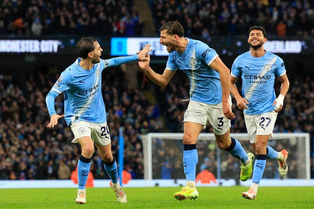 Manchester City v Sunderland Premier League 06 12 2025. Ruben Dias (3) of Manchester City celebrates scoring to make it 1-0 during the warm-up ahead of the Premier League match between Manchester City and Sunderland at the Etihad Stadium, Manchester, England on 6 December 2025. Manchester Etihad Stadium Manchester England Editorial use only DataCo restrictions apply See www.football-dataco.com , Copyright: xConorxMolloyx PSI-23347-0021