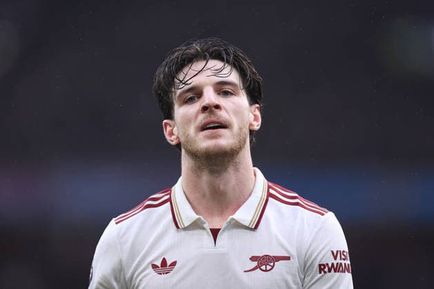 Football - Premier League - Aston Villa v Arsenal 6th December 2025 - Premier League - Aston Villa v Arsenal - Declan Rice of Arsenal looks dejected - Photo: Simon Stacpoole Offside. Birmingham UK Copyright: xSimonxStacpoolexOffside