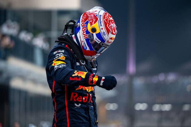 Max Verstappen (Oracle Red Bull Racing, Niederlande, 01) jubelt im Parc Ferme ueber Startplatz 1 und die Pole Position, UAE, Formel 1 Weltmeisterschaft, Abu Dhabi Grand Prix, Yas Marina Circuit, Qualifying, 06.12.2025 UAE, Formel 1 Weltmeisterschaft, Abu Dhabi Grand Prix, Yas Marina Circuit, 06.12.2025 Yas Marina Island Copyright: xEibner-Pressefoto Memmlerx EP_MMR