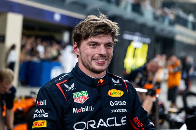 Max Verstappen (Oracle Red Bull Racing, Niederlande, 01) jubelt im Parc Ferme ueber Startplatz 1 und die Pole Position, UAE, Formel 1 Weltmeisterschaft, Abu Dhabi Grand Prix, Yas Marina Circuit, Qualifying, 06.12.2025 UAE, Formel 1 Weltmeisterschaft, Abu Dhabi Grand Prix, Yas Marina Circuit, 06.12.2025 Yas Marina Island Copyright: xEibner-Pressefoto Memmlerx EP_MMR