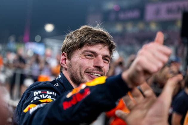 Max Verstappen (Oracle Red Bull Racing, Niederlande, 01) jubelt im Parc Ferme ueber Startplatz 1 und die Pole Position, UAE, Formel 1 Weltmeisterschaft, Abu Dhabi Grand Prix, Yas Marina Circuit, Qualifying, 06.12.2025 UAE, Formel 1 Weltmeisterschaft, Abu Dhabi Grand Prix, Yas Marina Circuit, 06.12.2025 Yas Marina Island Copyright: xEibner-Pressefoto Memmlerx EP_MMR