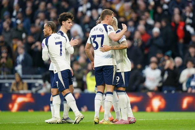 Tottenham Hotspur v Brentford, Premier League Richarlison of Tottenham Hotspur celebrating his goal to make it 1-0 during the Tottenham Hotspur v Brentford Premier League match at the Tottenham Hotspur Stadium, London, England on 6 December 2025 Credit: Dylan Hepworth Every Second Media Editorial use only. All images are copyright Every Second Media Limited. No images may be reproduced without prior permission. All rights reserved. Premier League and Football League images are subject to licensing agreements with Football DataCo Limited. see https: www.football-dataco.com Copyright: xIMAGO EveryxSecondxMediax ESM-1700-0044 DylanxHepworthx xEveryxSecondxMediax