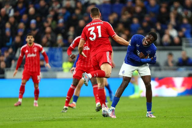 Everton v Nottingham Forest, Premier League Thierno Barry of Everton is injured during the Everton v Nottingham Forest Premier League match at the Hill Dickinson Stadium, Liverpool, England on 6 December 2025 Credit: Luke Williams Every Second Media Editorial use only. All images are copyright Every Second Media Limited. No images may be reproduced without prior permission. All rights reserved. Premier League and Football League images are subject to licensing agreements with Football DataCo Limited. see https: www.football-dataco.com Copyright: xIMAGO EveryxSecondxMediax ESM-1699-0043 LukexWilliamsx xEveryxSecondxMediax