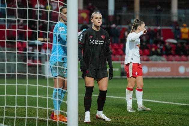 06.12.25, Frauen, Fussball, Google Pixel Frauen Bundesliga, Saison 2025 2026, Bayer 04 Leverkusen - RB Leipzig, 12. Spieltag Cornelia Kramer ( 7 - Bayer 04 Leverkusen) Comeback Leverkusen Ulrich-Haberland-Stadion NRW Deutschland