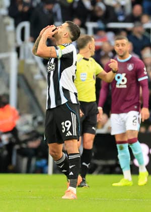 Newcastle United v Burnley Premier League Bruno Guimar‹es of Newcastle United celebrates scoring his teams first goal during the Premier League match at St. James s Park, Newcastle 06 12 2025 UK Newspapers OUT Copyright: xFredxPalmerx FIL-22605-0061