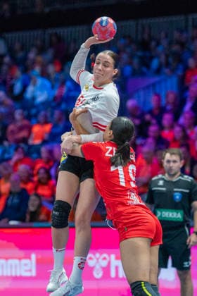 2025-12-06 Austria vs Tunisia ROTTERDAM, NETHERLANDS - DECEMBER 6: Santina Sabatnig of Austria en Nada Zelfani of Tunisia during the IHF Worldchampionship 2025 match for women, between Austria and Tunisia at Ahoy on December 6, 2025 in Rotterdam, Netherlands. Rotterdam Ahoy Netherlands Content not available for redistribution in The Netherlands directly or indirectly through any third parties. Copyright: xHenkxSeppenx