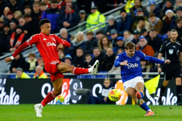 Everton v Nottingham Forest, Liverpool, UK - 6 December 2025 Kiernan Dewsbury-Hall of Everton feels pressure from Dan Ndoye of Nottingham Forest during the English Premier League Match between Everton and Nottingham Forest at Hill Dickinson Stadium on 6 December 2025 in Liverpool, England (Photo by Steve Taylor PPAUK) Bramley-Moore Dock Hill Dickinson Stadium Liverpool England Copyright: xStevexTaylor PPAUKx PPA-234483