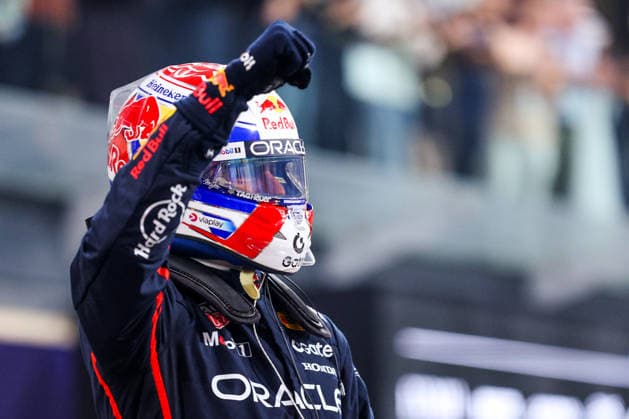 Max Verstappen of the Netherlands and Oracle Red Bull Racing , Qualifying, F1 Grand Prix of Abu Dhabi, am 06. December 2025 in Abu Dhabi, United Arab Emirates. (Foto von Diogo Cardoso DeFodi Images) Max Verstappen of the Netherlands and Oracle Red Bull Racing , Qualifying, F1 Grand Prix of Abu Dhabi, Yas Marina Circuit on December 6, 2025 in Abu Dhabi, United Arab Emirates. (Photo by Diogo Cardoso DeFodi Images)