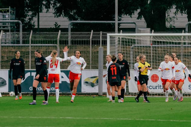 06.12.25, Frauen, Fussball, Google Pixel Frauen Bundesliga, Saison 2025 2026, Bayer 04 Leverkusen - RB Leipzig, 12. Spieltag RB Leipzig feiert Tor zum 3:2 durch Emilia Asgeirsdottir ( 8 - RB Leipzig) Leverkusen Ulrich-Haberland-Stadion NRW Deutschland