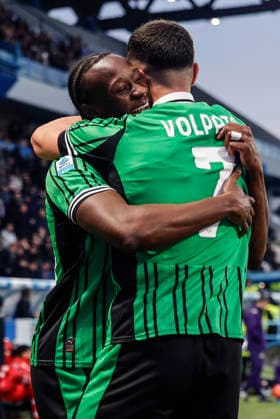 December 6, 2025, Reggio Emilia, REGGIO EMILIA: Sassuolo s Ismael Kone jubilates with his teammates after scoring the goal during the Italian Serie A soccer match US Sassuolo vs ACF Fiorentina at Mapei Stadium in Reggio Emilia, Italy, 6 December 2025. ANSA ELISABETTA BARACCHI. Soccer: Serie A ; Sassuolo - Fiorentina  - ZUMAa110 20251206_zaf_a110_037 Copyright: xElisabettaxBaracchix