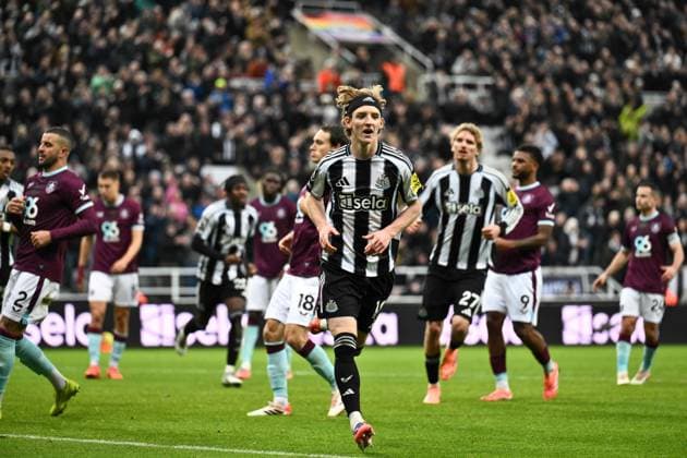Anthony Gordon of Newcastle United celebrates scoring their second goal Newcastle United v Burnley, Premier League, Football, St James Park, Newcastle, UK - 06 Dec 2025Newcastle St James Park United Kingdom EDITORIAL USE ONLY No use with unauthorised audio, video, data, fixture lists, club league logos or live services. Online in-match use limited to 120 images, no video emulation. No use in betting, games or single club league player publications. Copyright: xRichardxLee Shutterstockx 16009236ba