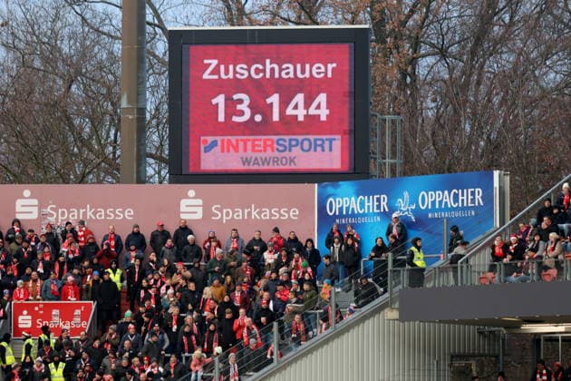 13.144 Zuschauer sahen das Spiel Fussball 3. Liga 2025 2026 FC Energie Cottbus - MSV Duisburg