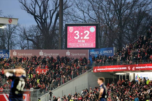 Energie Cottbus besiegt den MSV mit 3-2 Fussball 3. Liga 2025 2026 FC Energie Cottbus - MSV Duisburg