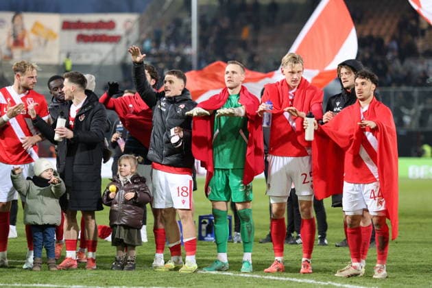 Energie feiert den Sieg Fussball 3. Liga 2025 2026 FC Energie Cottbus - MSV Duisburg