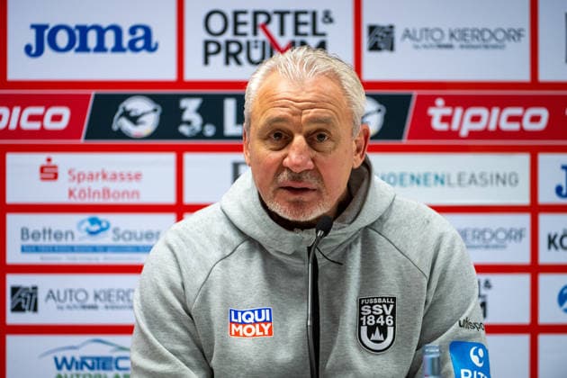 3. Fussball Bundesliga. Viktoria Köln - SSV Ulm 1846 Fußball, 17. Spieltag, am 06.12.2025 Pavel Dotchev (Trainer SSV Ulm 1846) in der Pressekonferenz.; 3. Fussball Bundesliga. Viktoria Köln - SSV Ulm 1846 Fußball, 17. Spieltag, am 06.12.2025, Sportpark Höhenberg. DFB REGULATIONS PROHIBIT ANY USE OF PHOTOGRAPHS AS IMAGE SEQUENCES AND OR QUASI-VIDEO. Copyright: xBEAUTIFULxSPORTS Erlhofx
