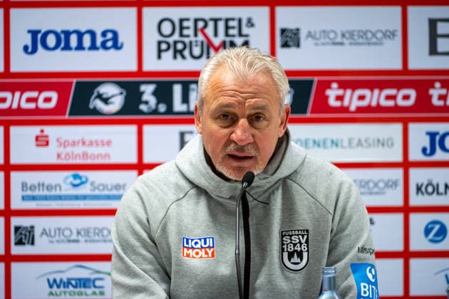 3. Fussball Bundesliga. Viktoria Köln - SSV Ulm 1846 Fußball, 17. Spieltag, am 06.12.2025 Pavel Dotchev (Trainer SSV Ulm 1846) in der Pressekonferenz.; 3. Fussball Bundesliga. Viktoria Köln - SSV Ulm 1846 Fußball, 17. Spieltag, am 06.12.2025, Sportpark Höhenberg. DFB REGULATIONS PROHIBIT ANY USE OF PHOTOGRAPHS AS IMAGE SEQUENCES AND OR QUASI-VIDEO. Copyright: xBEAUTIFULxSPORTS Erlhofx