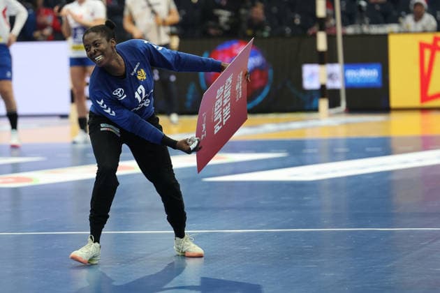 GER, Dortmund, 27th WommenÂ s World Championship, WM, Weltmeisterschaft 2025, Hauptrunde Main Round, Gruppe Group II, 3. Runde Round: Montenegro (MNE) vs. Serbien Serbia (SRB) 06.12.2025, Westfalenhalle, Dortmund, GER, Dortmund, 27th WommenÂ s World Championship 2025, Hauptrunde Main Round, Gruppe Group II, 3. Runde Round: Montenegro (MNE) vs. Serbien Serbia (SRB), im Bild: Player of the Match verdient Armelle Kelly ATTINGRE (MNE 12),