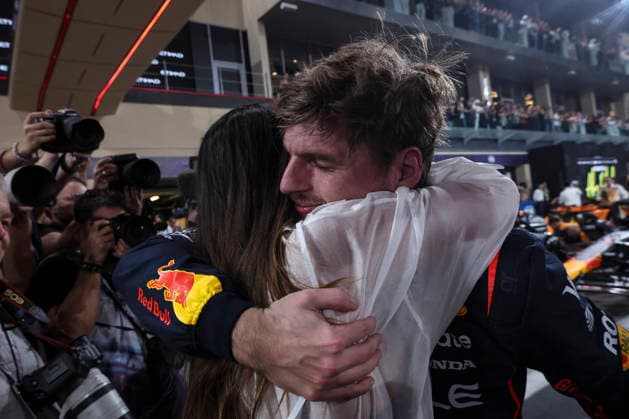 Formula1; Round24; Abu Dhabi Grand Prix; United Arab Emirates Pole Position Max Verstappen (NED) celebrating with Kelly Piquet - Oracle Red Bull Racing - RB21 during Formula1 Etihad Abu Dhabi Grand Prix on december 6., 2025 in Yas Marina Circuit, United Arab Emirates Zsombor Toth Abu dhabi Yas Marina Circuit United Arab Emirates