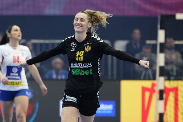 GER, Dortmund, 27th WommenÂ s World Championship, WM, Weltmeisterschaft 2025, Hauptrunde Main Round, Gruppe Group II, 3. Runde Round: Montenegro (MNE) vs. Serbien Serbia (SRB) 06.12.2025, Westfalenhalle, Dortmund, GER, Dortmund, 27th WommenÂ s World Championship 2025, Hauptrunde Main Round, Gruppe Group II, 3. Runde Round: Montenegro (MNE) vs. Serbien Serbia (SRB), im Bild: Dijana TRIVIÄÜ (MNE 13), Torjubel Jubel Jubellauf,