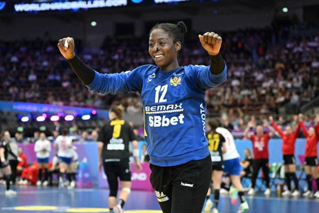 GER, Dortmund, 27th WommenÂ s World Championship, WM, Weltmeisterschaft 2025, Hauptrunde Main Round, Gruppe Group II, 3. Runde Round: Montenegro (MNE) vs. Serbien Serbia (SRB) 06.12.2025, Westfalenhalle, Dortmund, GER, Dortmund, 27th WommenÂ s World Championship 2025, Hauptrunde Main Round, Gruppe Group II, 3. Runde Round: Montenegro (MNE) vs. Serbien Serbia (SRB), im Bild: Armelle Kelly ATTINGRE (MNE 12), freut sich ueber einen ihrer vielen gehaltenen Baelle