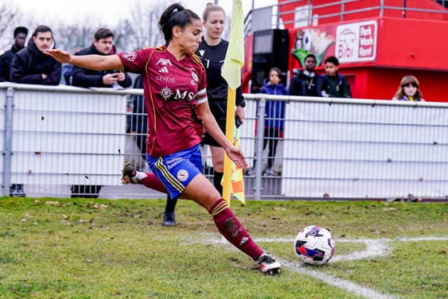 Switzerland: AXA Women s Super League, Servette FC ChÃªnois FÃ minin vs BSC YB Frauen, Stade des Trois-Chene, Chene-Bourg: Daina Bourma (3 Servette FC Chenois Feminin) in Aktion, am Ball Copyright: xDanielaxPorcellix