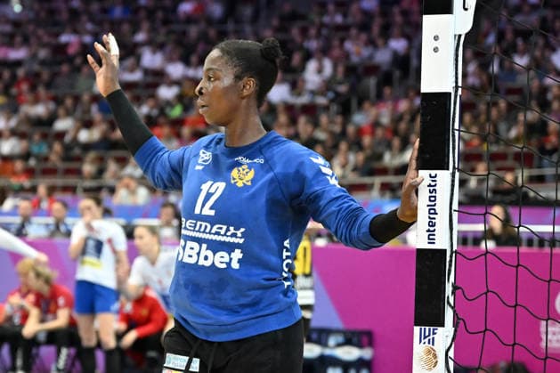 GER, Dortmund, 27th WommenÂ s World Championship, WM, Weltmeisterschaft 2025, Hauptrunde Main Round, Gruppe Group II, 3. Runde Round: Montenegro (MNE) vs. Serbien Serbia (SRB) 06.12.2025, Westfalenhalle, Dortmund, GER, Dortmund, 27th WommenÂ s World Championship 2025, Hauptrunde Main Round, Gruppe Group II, 3. Runde Round: Montenegro (MNE) vs. Serbien Serbia (SRB), im Bild: Armelle Kelly ATTINGRE (MNE 12), im Tor